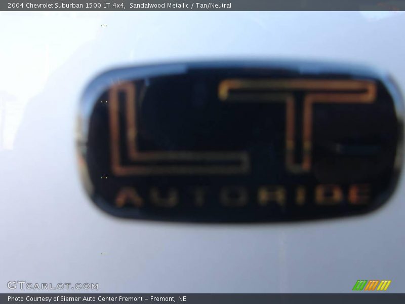 Sandalwood Metallic / Tan/Neutral 2004 Chevrolet Suburban 1500 LT 4x4