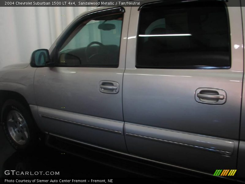 Sandalwood Metallic / Tan/Neutral 2004 Chevrolet Suburban 1500 LT 4x4