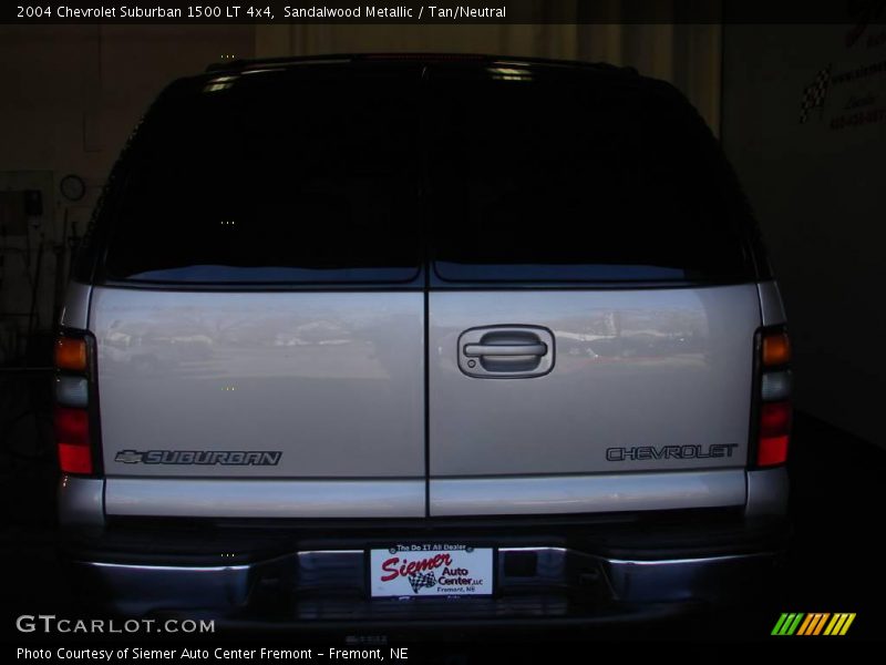 Sandalwood Metallic / Tan/Neutral 2004 Chevrolet Suburban 1500 LT 4x4