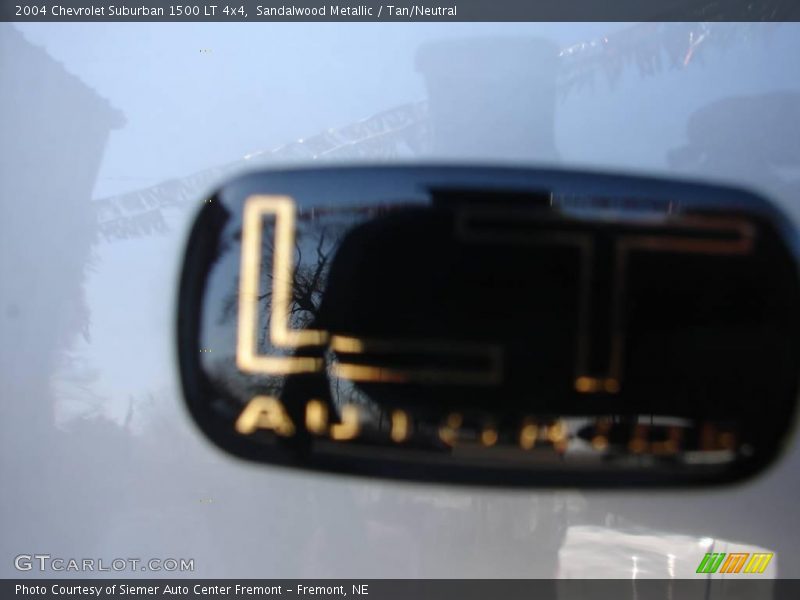 Sandalwood Metallic / Tan/Neutral 2004 Chevrolet Suburban 1500 LT 4x4