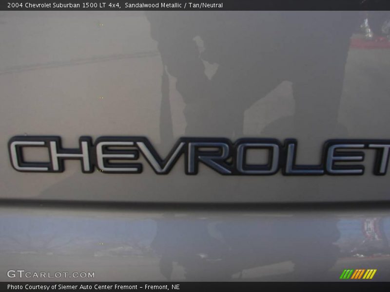 Sandalwood Metallic / Tan/Neutral 2004 Chevrolet Suburban 1500 LT 4x4