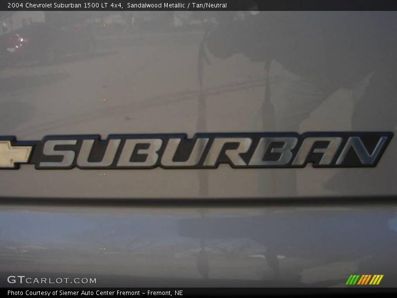 Sandalwood Metallic / Tan/Neutral 2004 Chevrolet Suburban 1500 LT 4x4