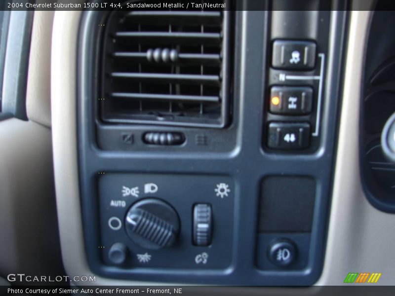Sandalwood Metallic / Tan/Neutral 2004 Chevrolet Suburban 1500 LT 4x4