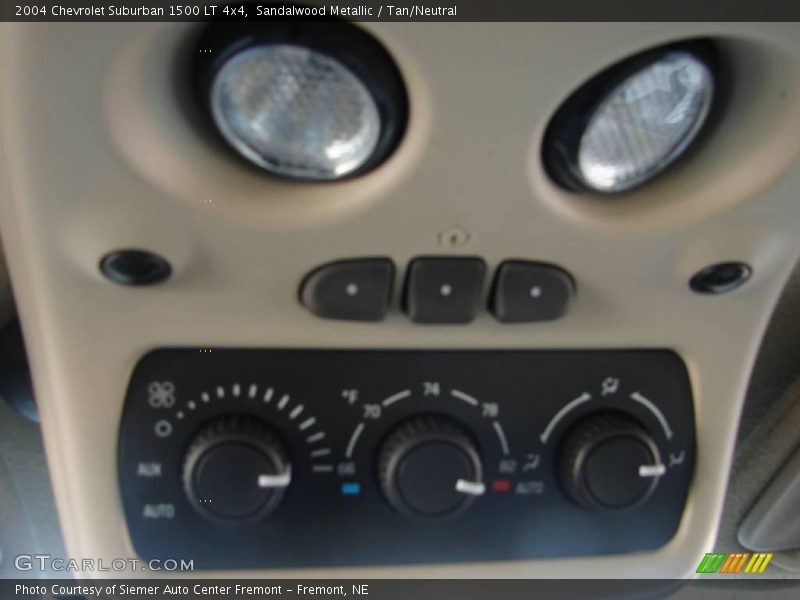 Sandalwood Metallic / Tan/Neutral 2004 Chevrolet Suburban 1500 LT 4x4