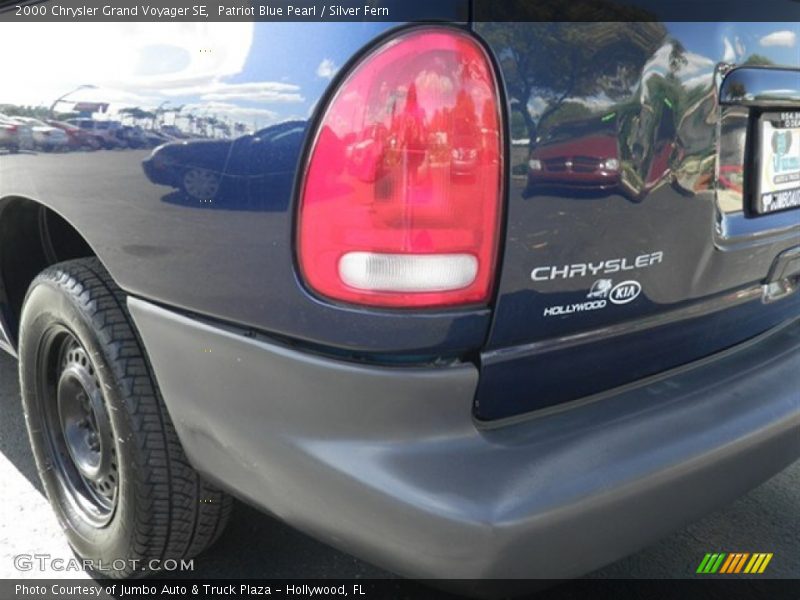 Patriot Blue Pearl / Silver Fern 2000 Chrysler Grand Voyager SE