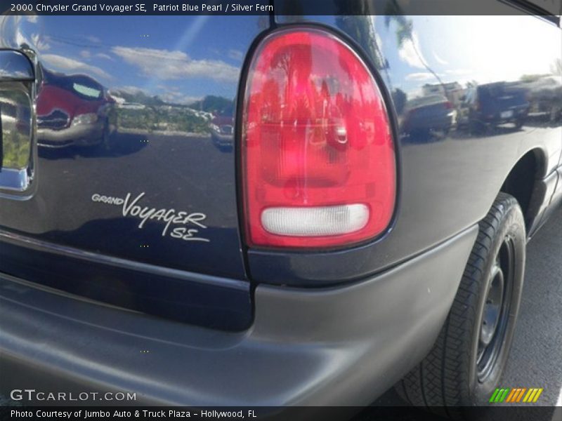 Patriot Blue Pearl / Silver Fern 2000 Chrysler Grand Voyager SE