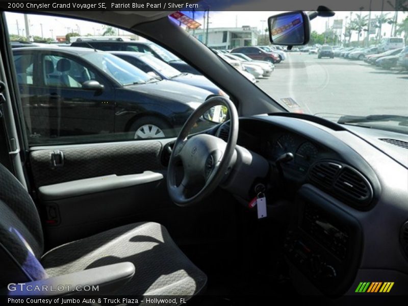 Patriot Blue Pearl / Silver Fern 2000 Chrysler Grand Voyager SE