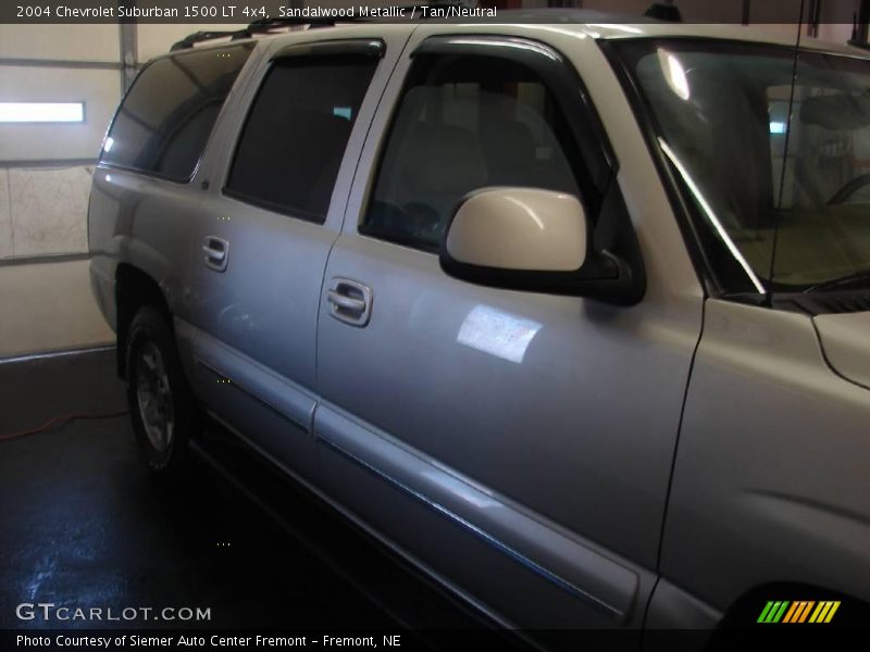 Sandalwood Metallic / Tan/Neutral 2004 Chevrolet Suburban 1500 LT 4x4