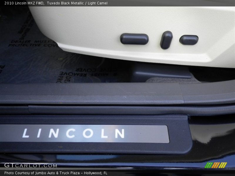 Tuxedo Black Metallic / Light Camel 2010 Lincoln MKZ FWD