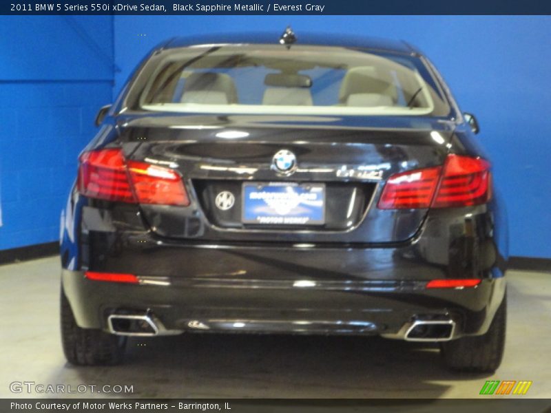 Black Sapphire Metallic / Everest Gray 2011 BMW 5 Series 550i xDrive Sedan