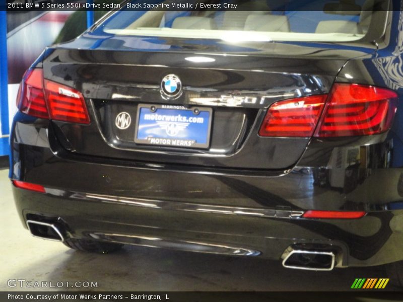 Black Sapphire Metallic / Everest Gray 2011 BMW 5 Series 550i xDrive Sedan