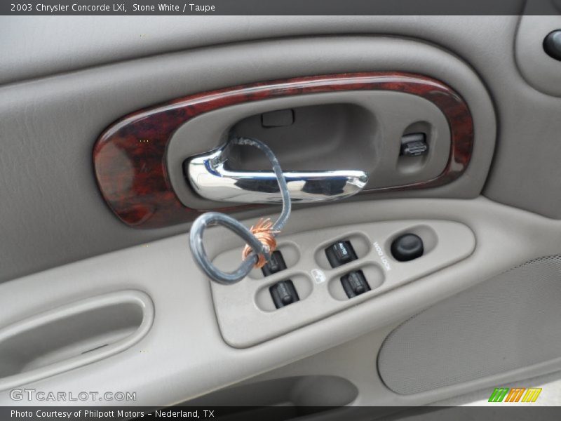 Stone White / Taupe 2003 Chrysler Concorde LXi