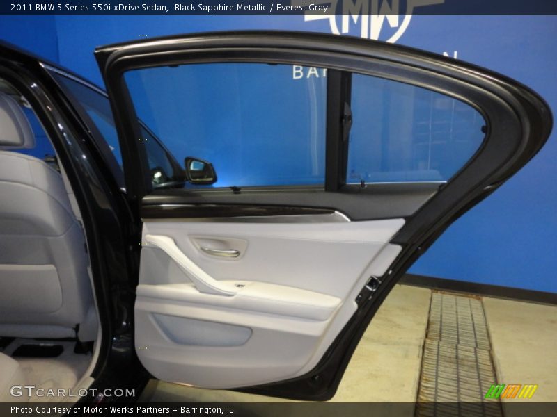 Black Sapphire Metallic / Everest Gray 2011 BMW 5 Series 550i xDrive Sedan