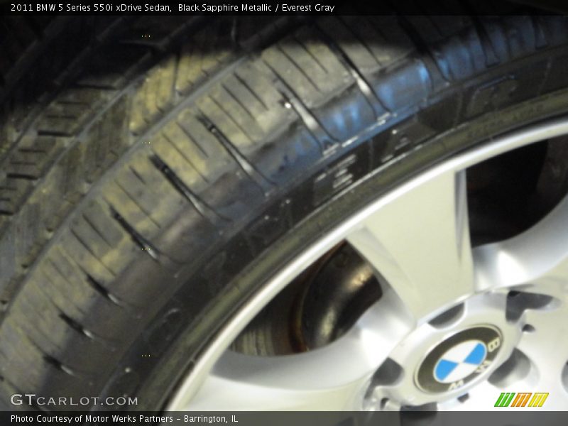 Black Sapphire Metallic / Everest Gray 2011 BMW 5 Series 550i xDrive Sedan