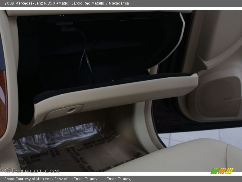 Barolo Red Metallic / Macadamia 2009 Mercedes-Benz R 350 4Matic