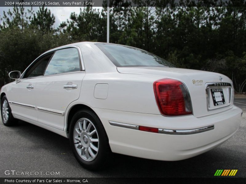 Ivory Pearl / Gray 2004 Hyundai XG350 L Sedan