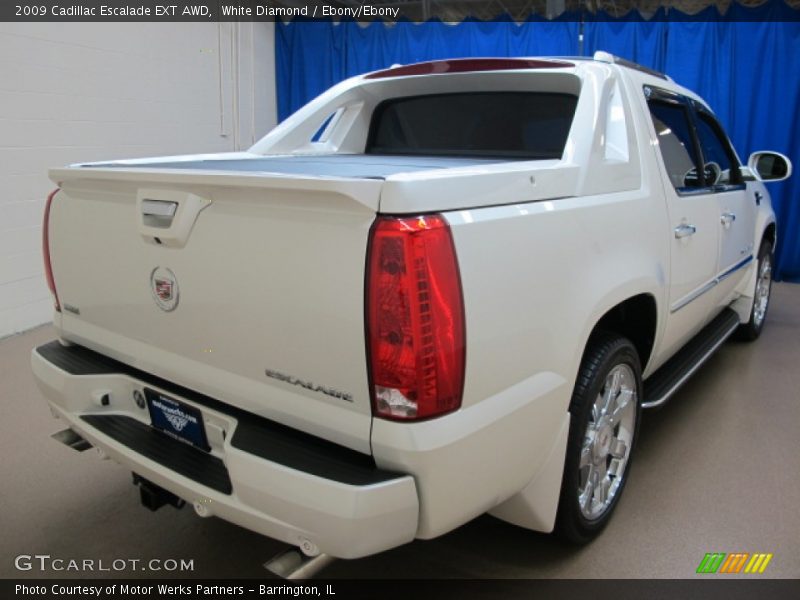 White Diamond / Ebony/Ebony 2009 Cadillac Escalade EXT AWD