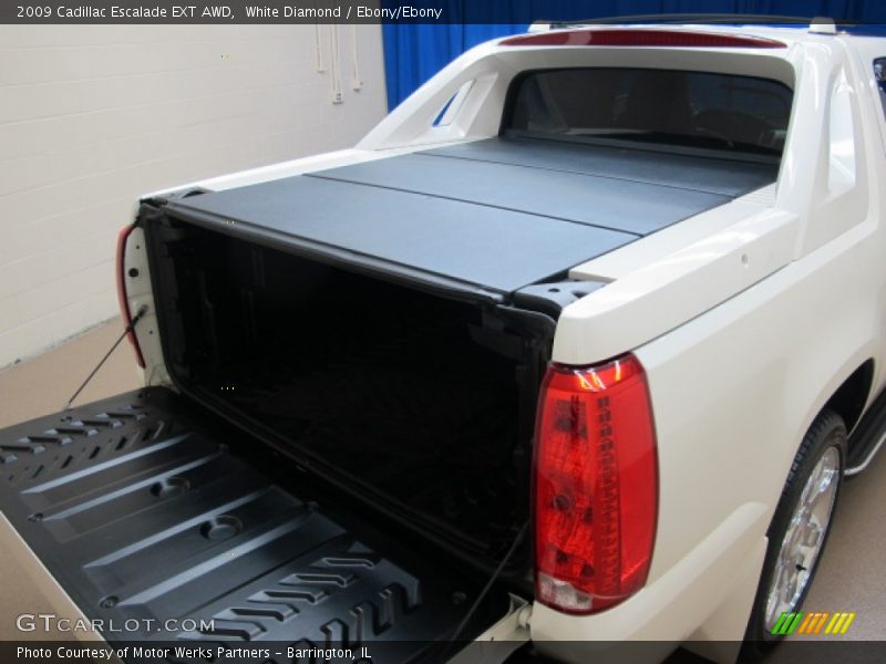White Diamond / Ebony/Ebony 2009 Cadillac Escalade EXT AWD