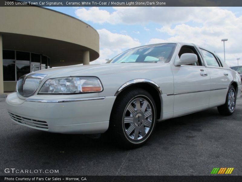 Ceramic White Tri-Coat / Medium Light Stone/Dark Stone 2005 Lincoln Town Car Signature