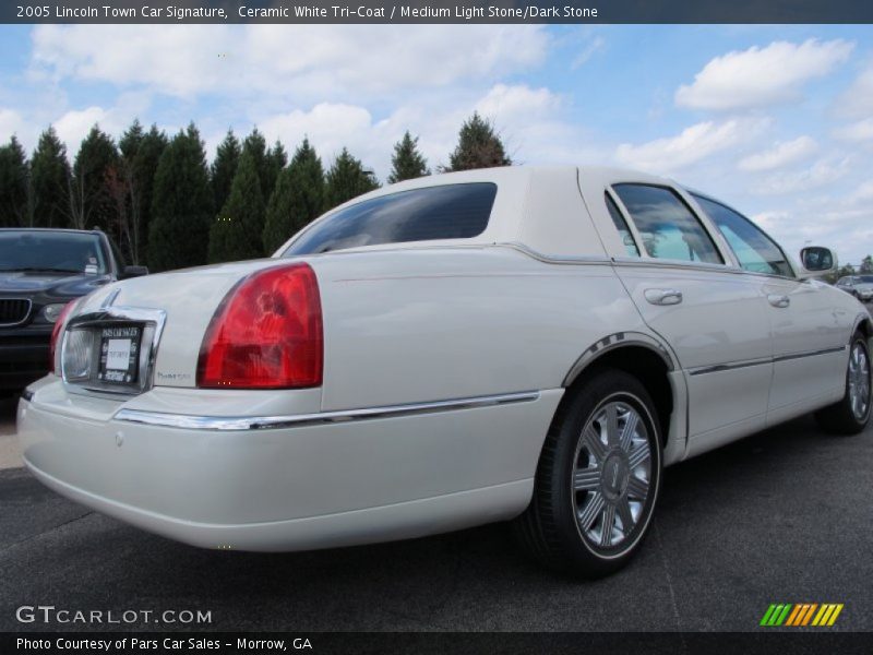 Ceramic White Tri-Coat / Medium Light Stone/Dark Stone 2005 Lincoln Town Car Signature