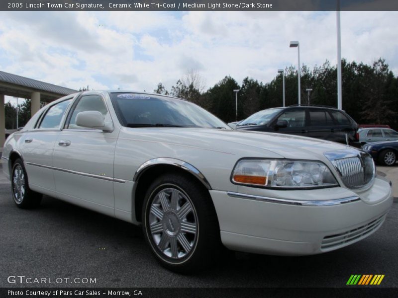 Ceramic White Tri-Coat / Medium Light Stone/Dark Stone 2005 Lincoln Town Car Signature