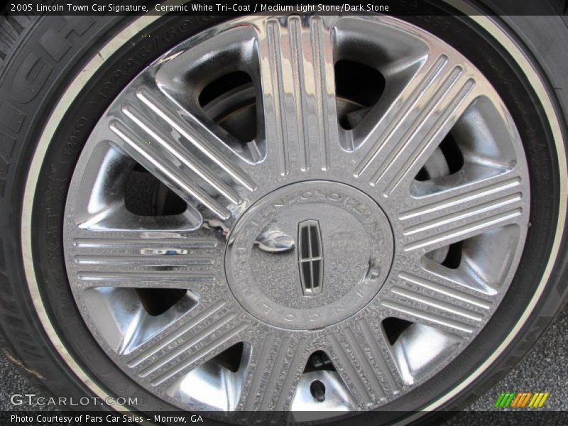 Ceramic White Tri-Coat / Medium Light Stone/Dark Stone 2005 Lincoln Town Car Signature