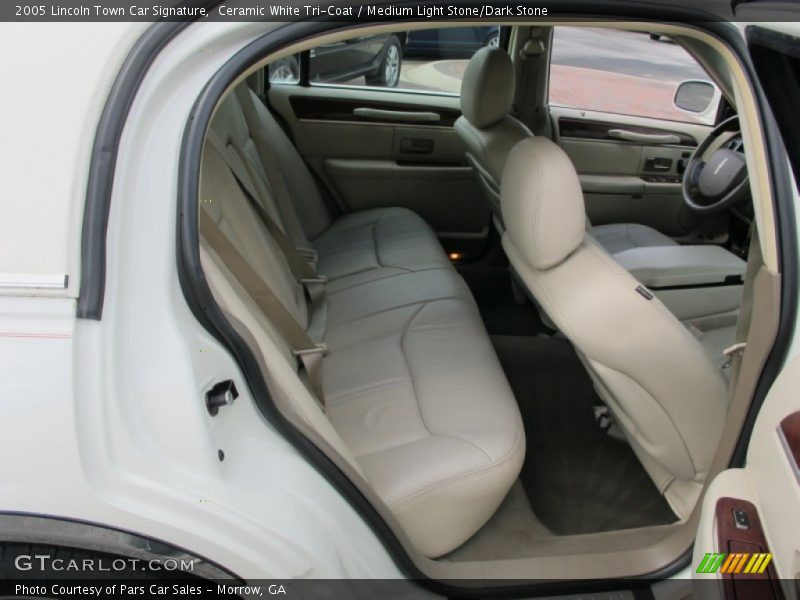 Ceramic White Tri-Coat / Medium Light Stone/Dark Stone 2005 Lincoln Town Car Signature