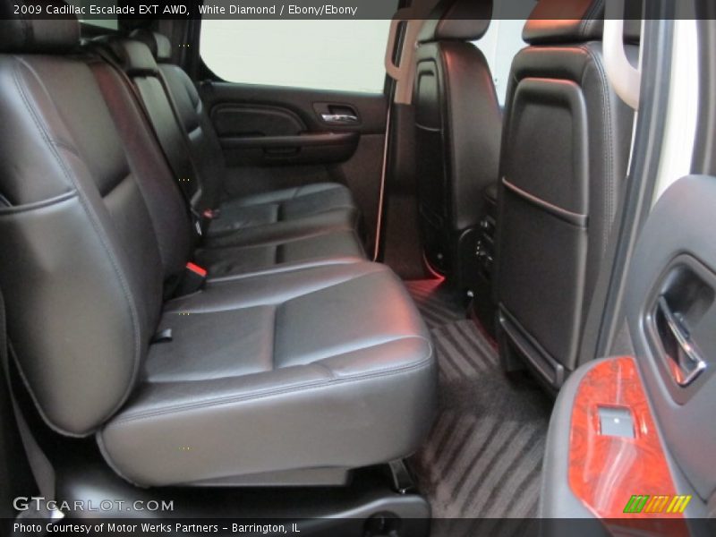 White Diamond / Ebony/Ebony 2009 Cadillac Escalade EXT AWD