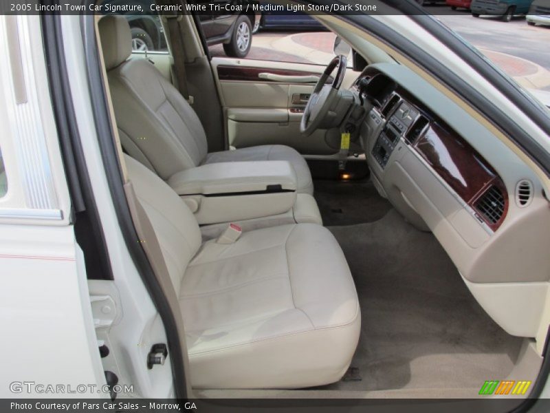 Ceramic White Tri-Coat / Medium Light Stone/Dark Stone 2005 Lincoln Town Car Signature