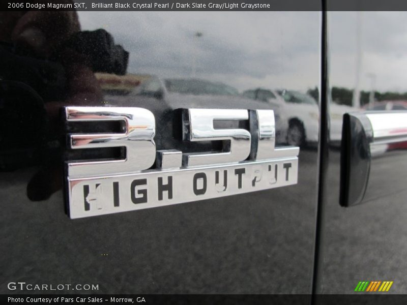 Brilliant Black Crystal Pearl / Dark Slate Gray/Light Graystone 2006 Dodge Magnum SXT