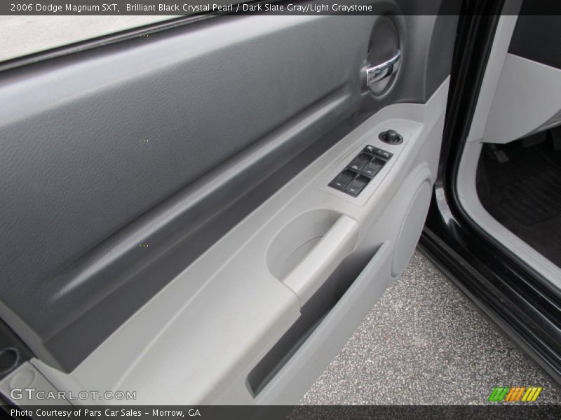 Brilliant Black Crystal Pearl / Dark Slate Gray/Light Graystone 2006 Dodge Magnum SXT