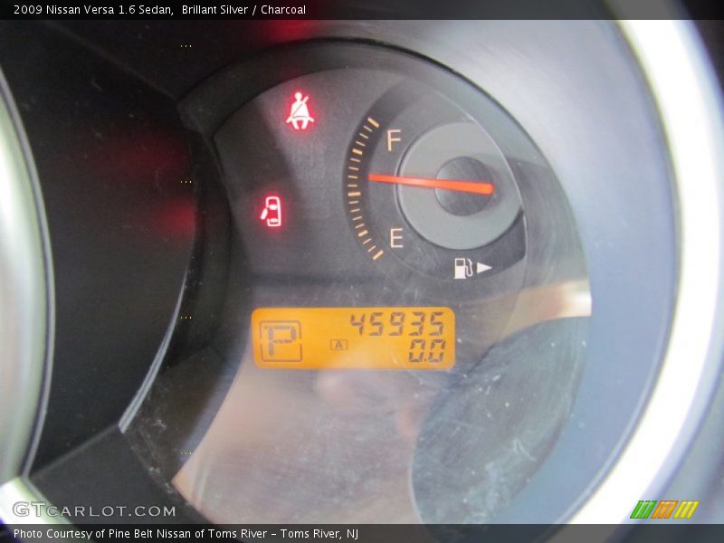 Brillant Silver / Charcoal 2009 Nissan Versa 1.6 Sedan
