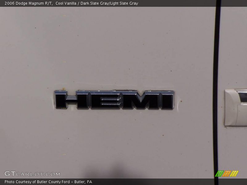 Cool Vanilla / Dark Slate Gray/Light Slate Gray 2006 Dodge Magnum R/T