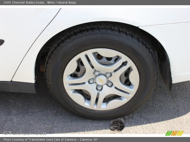 White / Neutral Beige 2005 Chevrolet Malibu Sedan