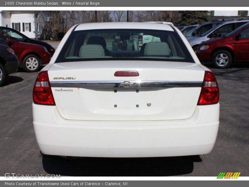 White / Neutral Beige 2005 Chevrolet Malibu Sedan