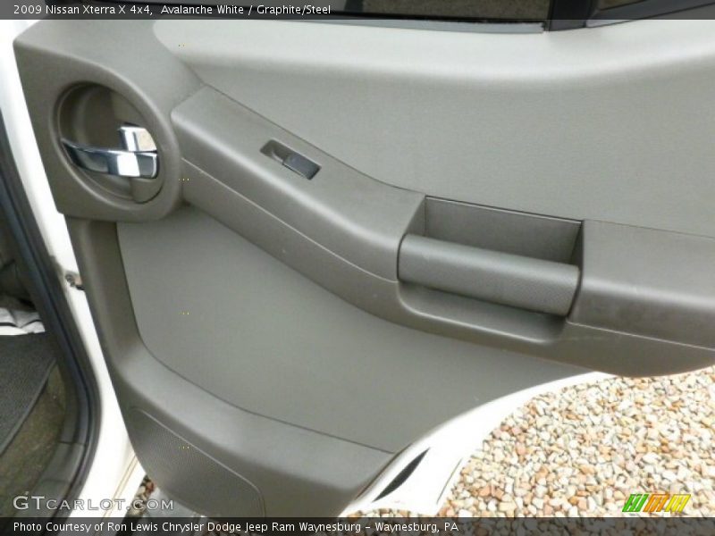 Avalanche White / Graphite/Steel 2009 Nissan Xterra X 4x4