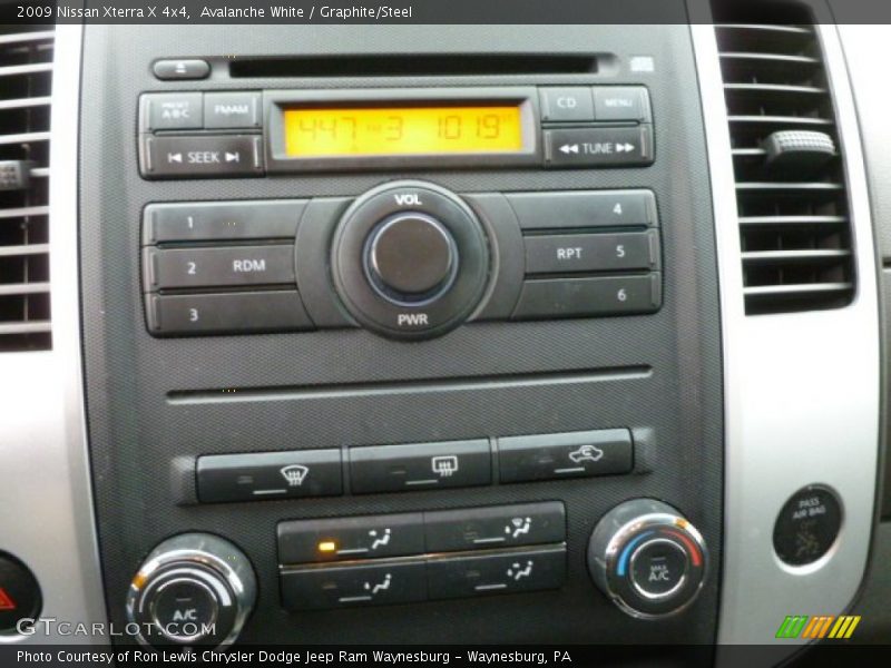 Avalanche White / Graphite/Steel 2009 Nissan Xterra X 4x4