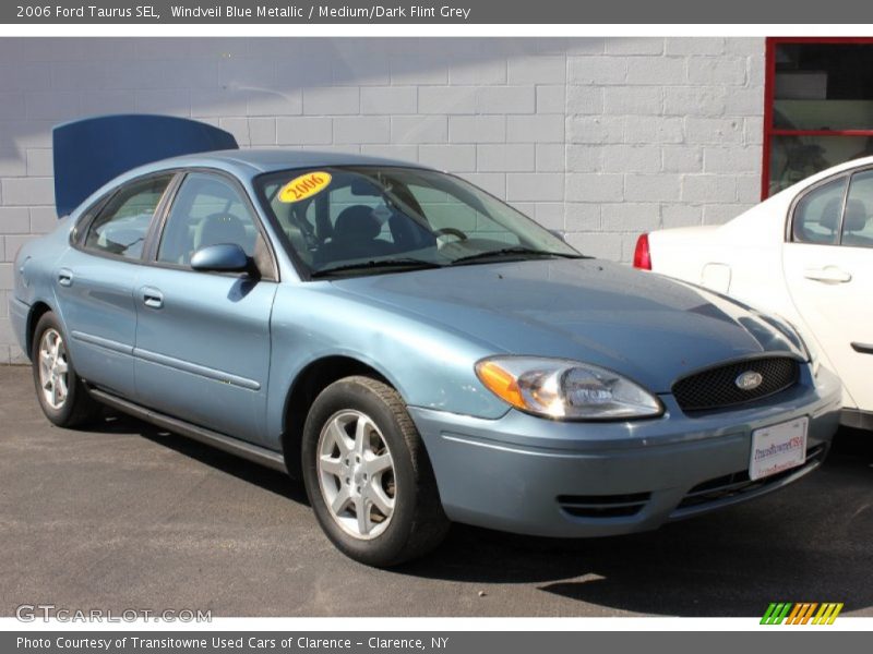 Front 3/4 View of 2006 Taurus SEL