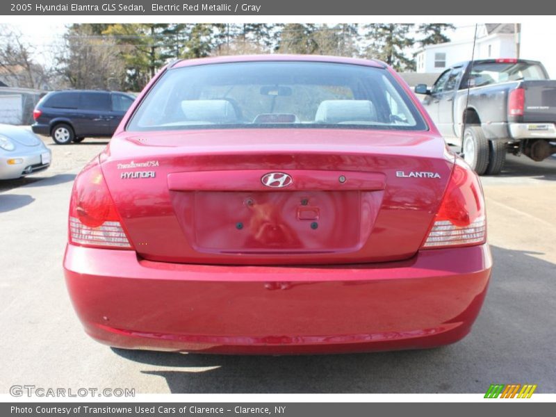 Electric Red Metallic / Gray 2005 Hyundai Elantra GLS Sedan