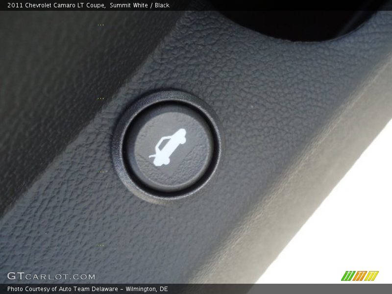 Summit White / Black 2011 Chevrolet Camaro LT Coupe