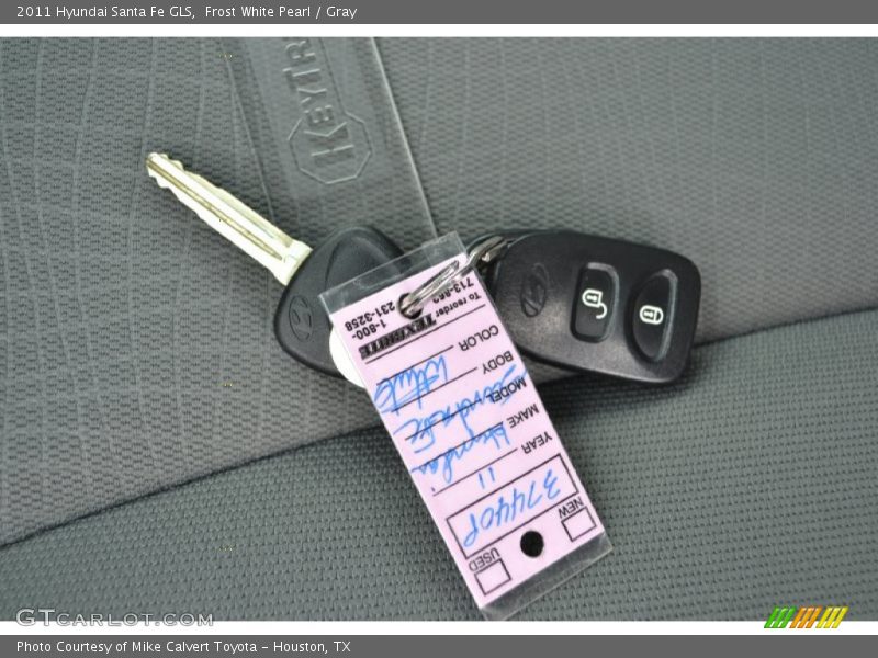 Frost White Pearl / Gray 2011 Hyundai Santa Fe GLS