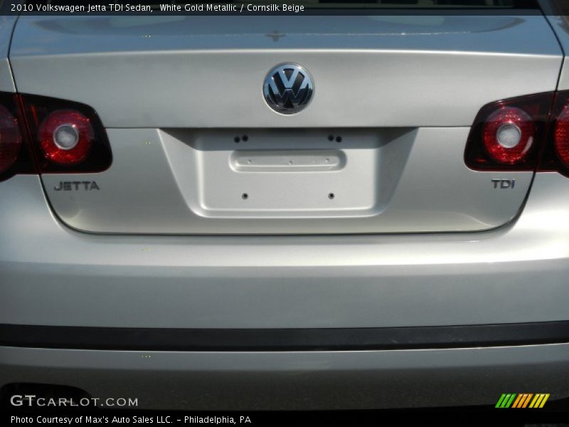White Gold Metallic / Cornsilk Beige 2010 Volkswagen Jetta TDI Sedan