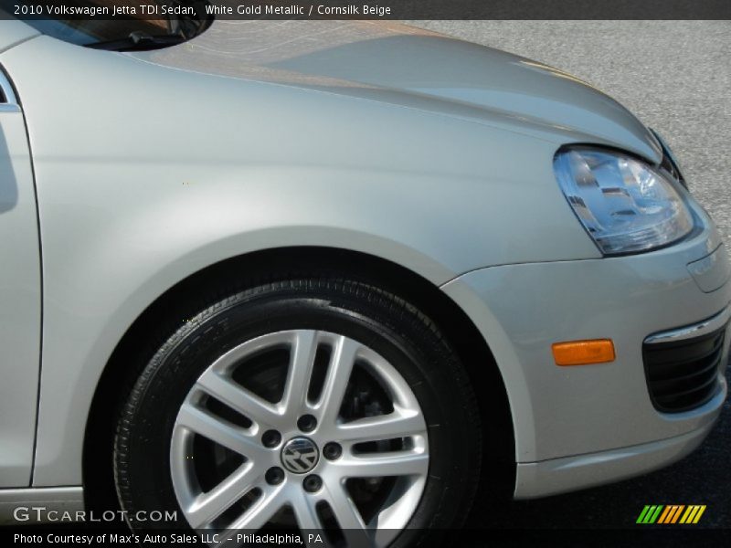 White Gold Metallic / Cornsilk Beige 2010 Volkswagen Jetta TDI Sedan