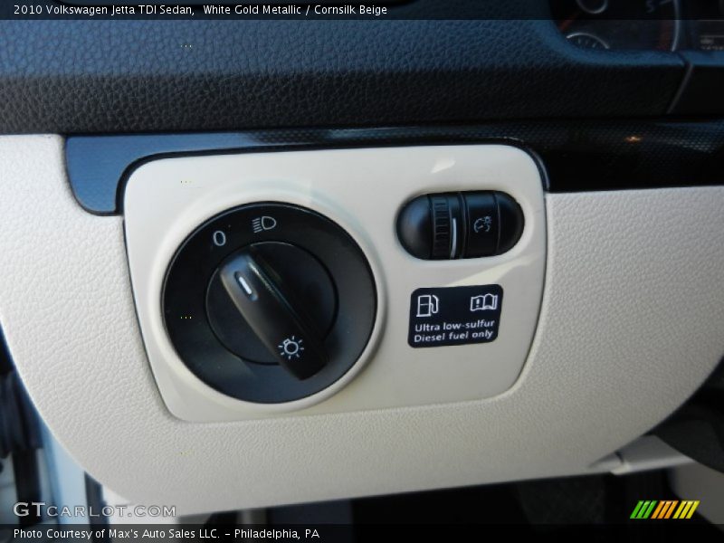White Gold Metallic / Cornsilk Beige 2010 Volkswagen Jetta TDI Sedan