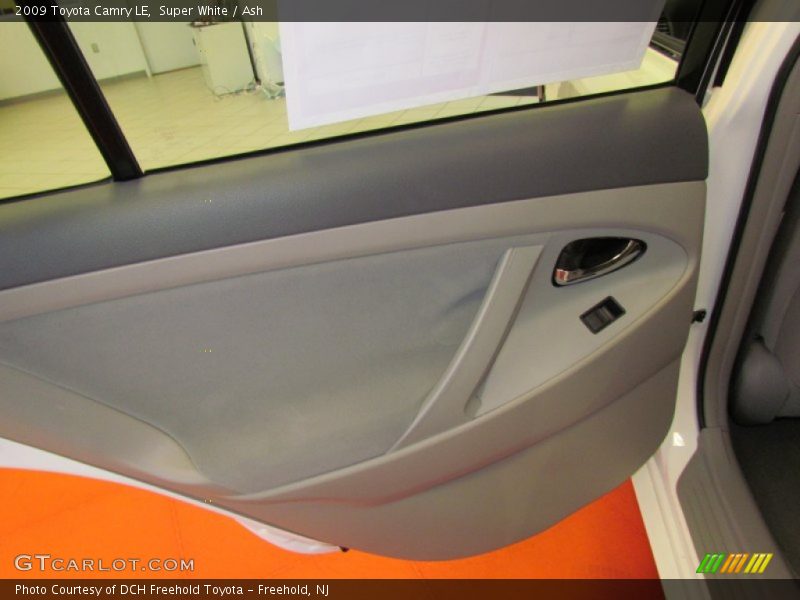 Super White / Ash 2009 Toyota Camry LE