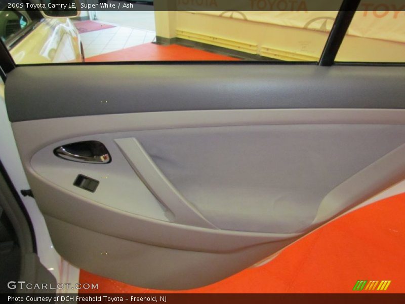Super White / Ash 2009 Toyota Camry LE