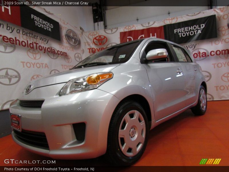 Silver Streak Mica / Charcoal Gray 2009 Scion xD