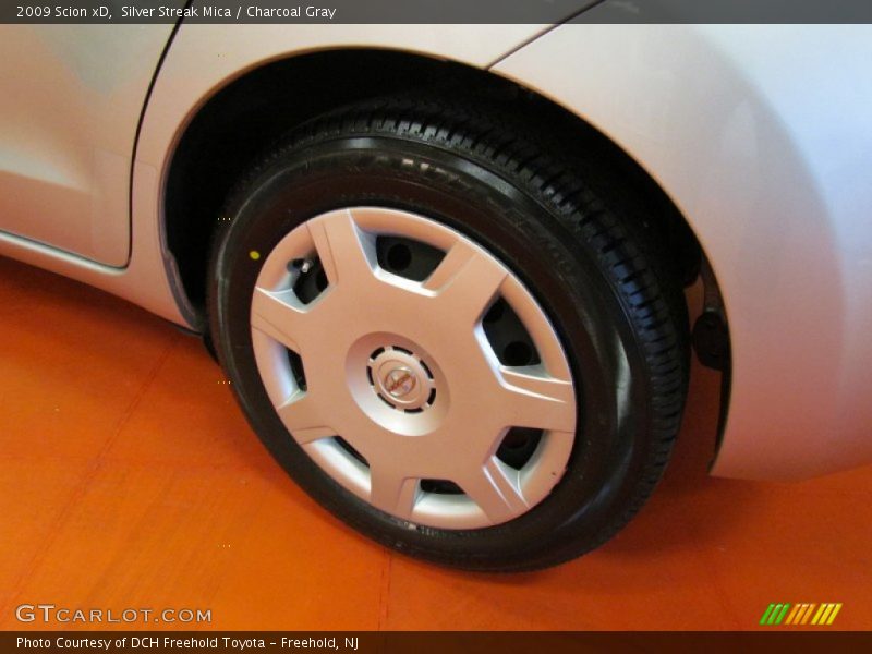 Silver Streak Mica / Charcoal Gray 2009 Scion xD