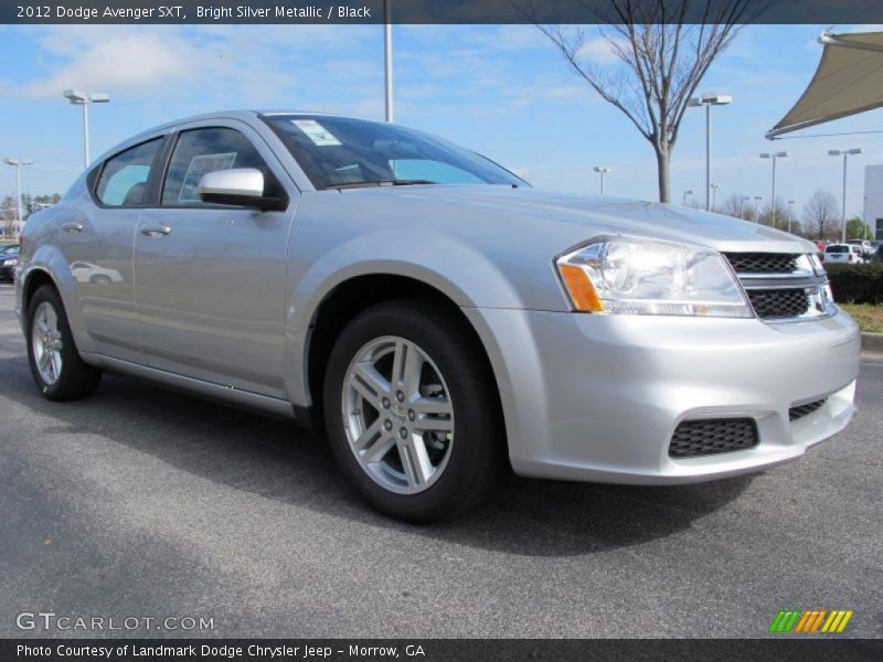 Front 3/4 View of 2012 Avenger SXT