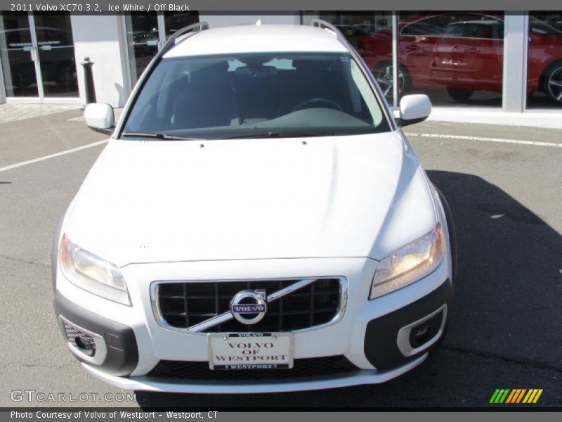 Ice White / Off Black 2011 Volvo XC70 3.2